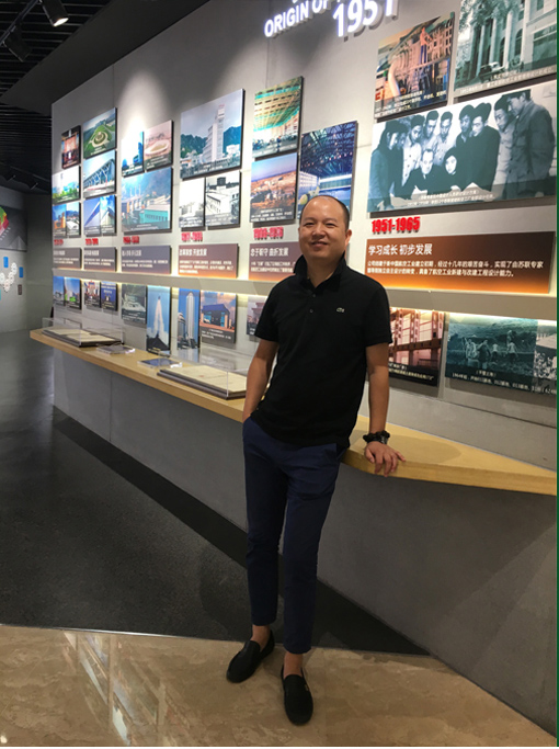 勵(lì)裕來(lái)圖片